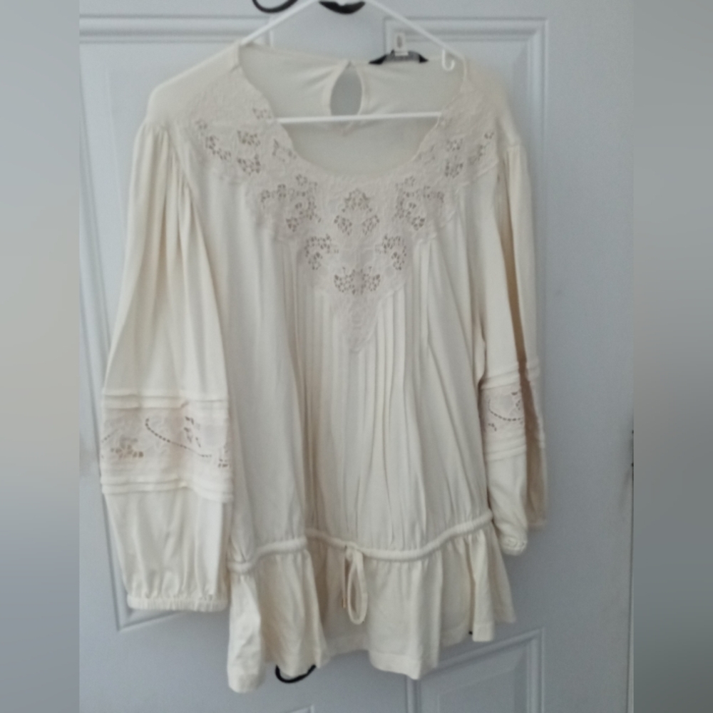 Beautiful off white lightweight top